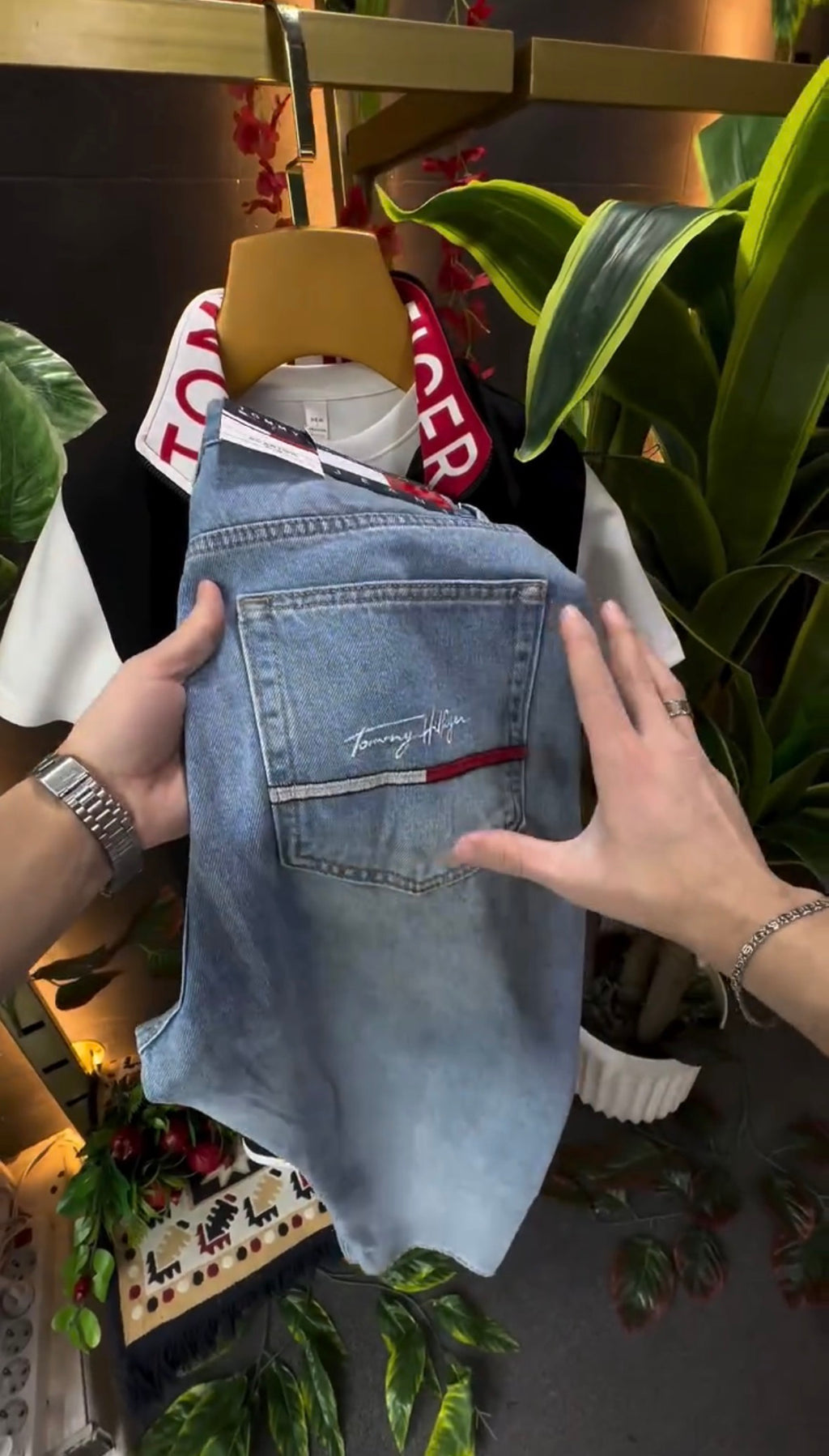 TOMMY HİLFİGER YELEK - KOT TAKIMI