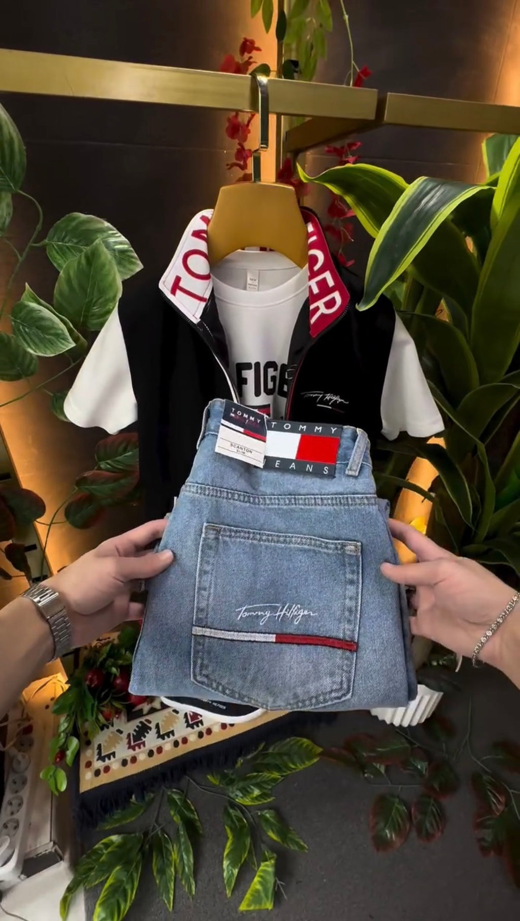 TOMMY HİLFİGER YELEK - KOT TAKIMI